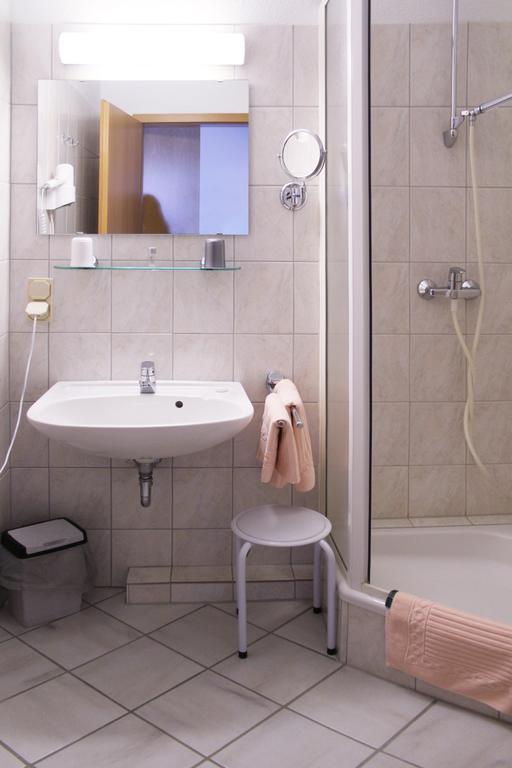 Hotel Alt Oesselse Sarstedt Bagian luar foto