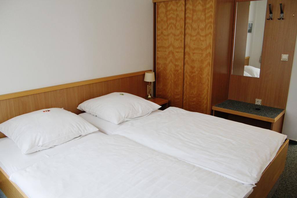 Hotel Alt Oesselse Sarstedt Bagian luar foto