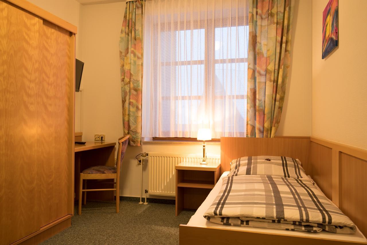 Hotel Alt Oesselse Sarstedt Bagian luar foto